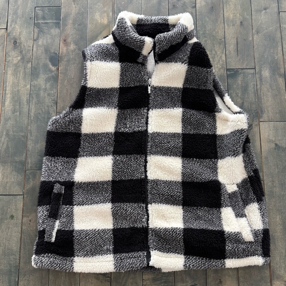 Maurice’s Black and White Buffalo Check Plaid Sherpa Vest with Pockets Size 0X